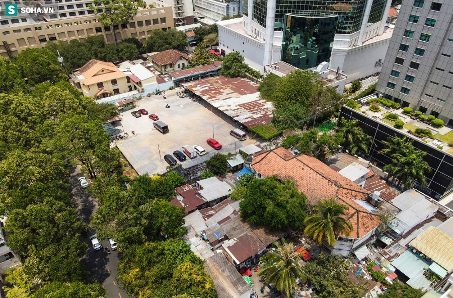 Cận cảnh khu đất công góc Nguyễn Du - Chu Mạnh Trinh được chính quyền TP. Hồ Chí Minh thu hồi. Ảnh Việt Dũng