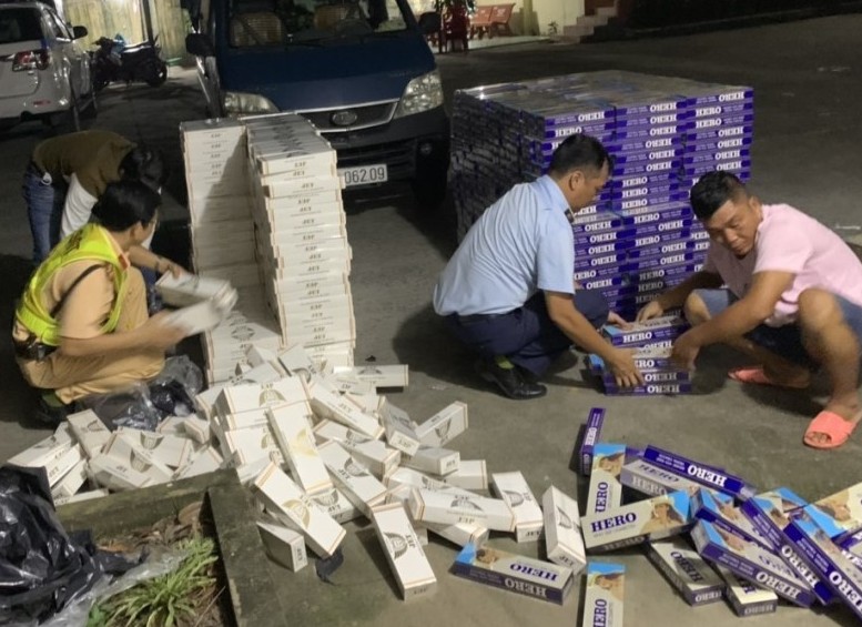 Vĩnh Long: Bắt giữ vụ vận chuyển gần 15.000 bao thuốc lá điếu nhập lậu