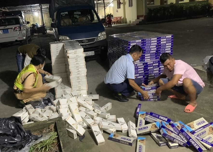 Vĩnh Long: Bắt giữ vụ vận chuyển gần 15.000 bao thuốc lá điếu nhập lậu