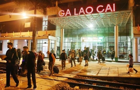 Ngành Đường sắt chạy thêm tàu Hà Nội - Lào Cai phục vụ khách du lịch Sa Pa