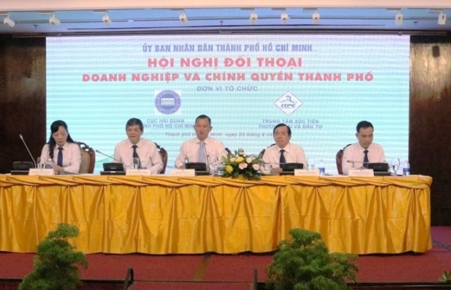 Đối thoại tháo gỡ vưỡng mắc cho doanh nghiệp trong thông quan hàng hóa