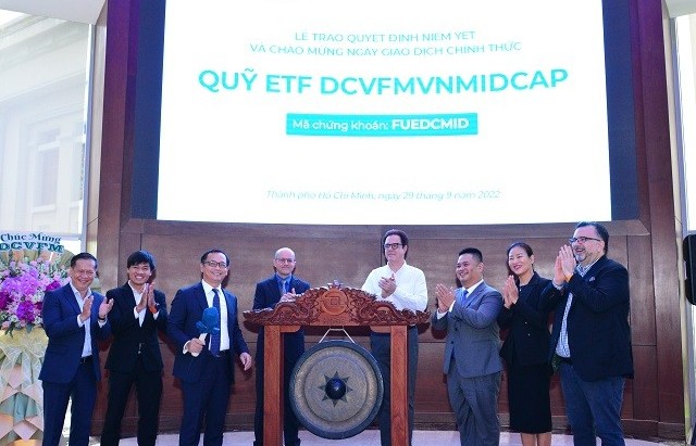 Niêm yết và chính thức giao dịch chứng chỉ quỹ ETF DCVFMVNMIDCAP