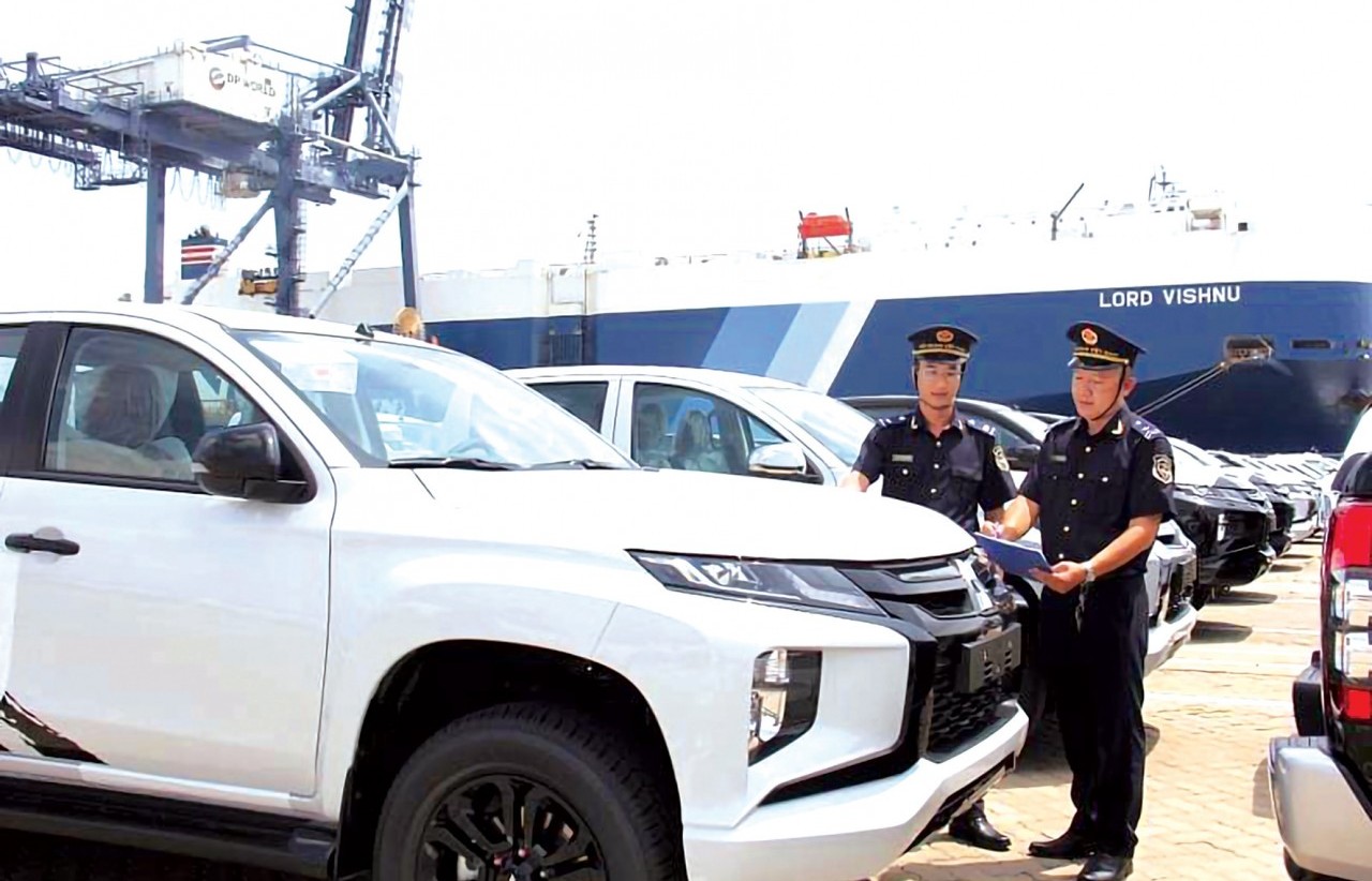 Nhập khẩu xe ô tô dưới dạng quà biếu, tặng: Siết chặt quy định để phòng chống gian lận