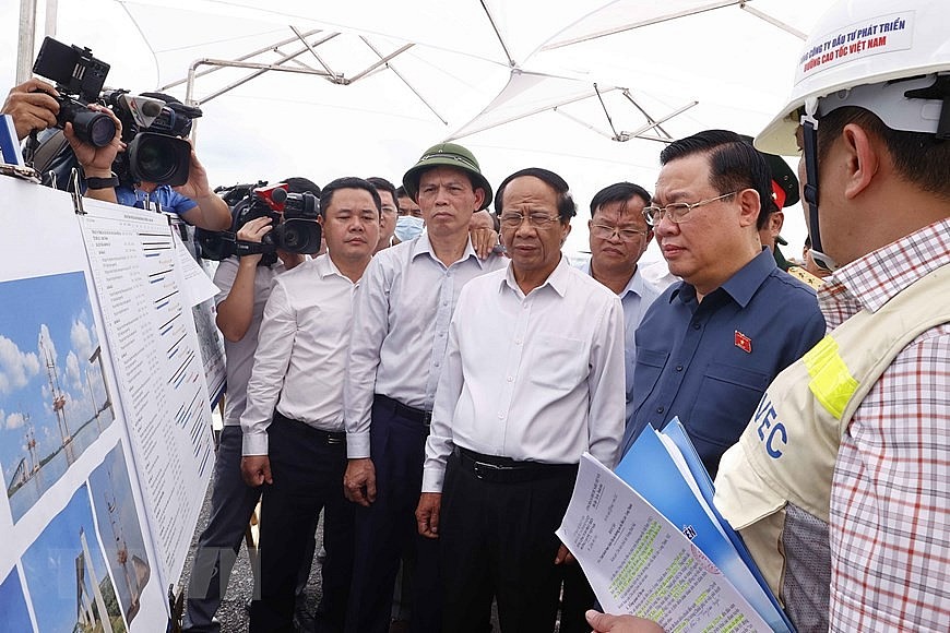 Chủ tịch Quốc hội kiểm tra dự án xây dựng cảng hàng không Long Thành