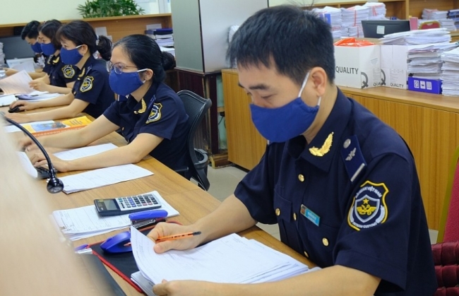 Hải quan chấp nhận C/O giáp lưng mẫu D khi chỉ có 2 nước tham gia giao dịch