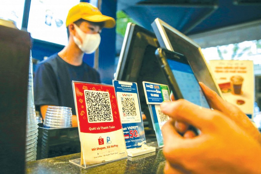 Với hệ thống phủ rộng cả nước, các nhà mạng viễn thông có thể triển khai hiệu quả Mobile Money.