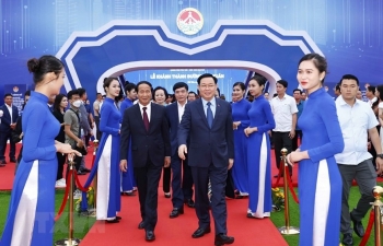 Chủ tịch Quốc hội cắt băng khánh thành đường Vạn Xuân ở Thái Nguyên