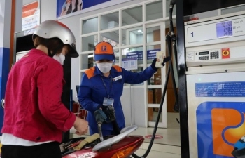 Bộ Tài chính đề xuất giảm 50% thuế tiêu thụ đặc biệt với xăng và 50% thuế giá trị gia tăng với xăng các loại