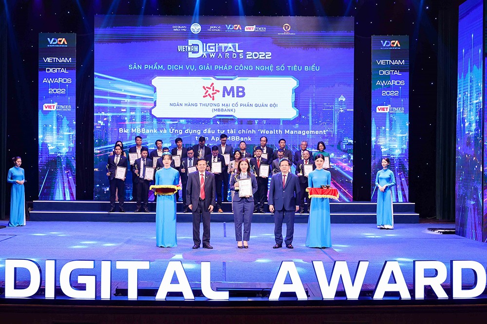 MB ‘thắng lớn’ tại giải thưởng Chuyển đổi số Việt Nam 2022