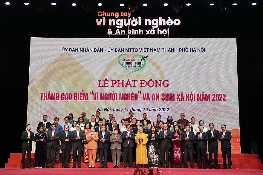 Agribank ủng hộ 2 tỷ đồng quỹ “Vì người nghèo” và an sinh xã hội thành phố Hà Nội