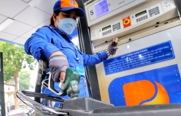 Tăng chi phí đưa xăng dầu từ nước ngoài về cảng Việt Nam thêm tối đa 660 đồng/lít,kg
