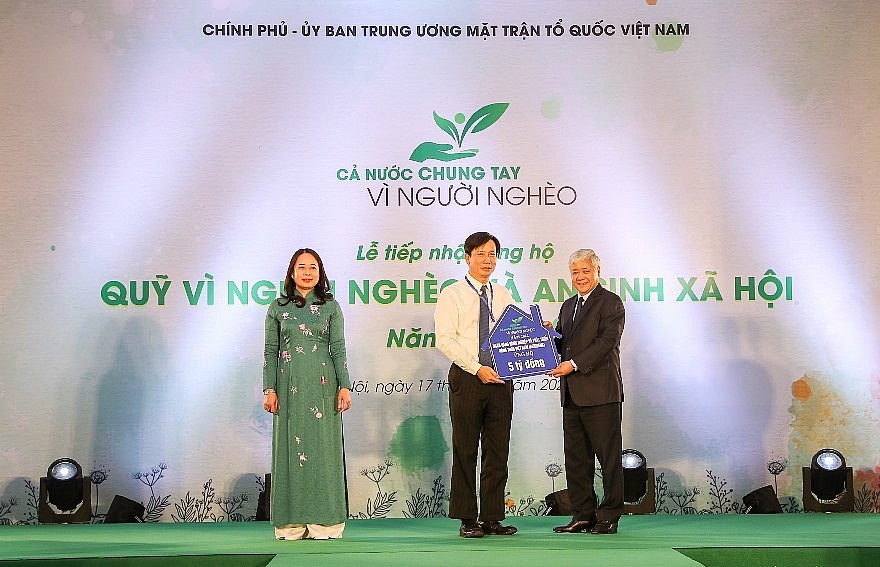 Agribank ủng hộ 5 tỷ đồng “Quỹ Vì người nghèo và an sinh xã hội”