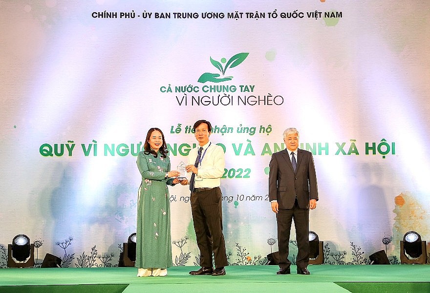 Agribank ủng hộ 5 tỷ đồng “Quỹ Vì người nghèo và an sinh xã hội”