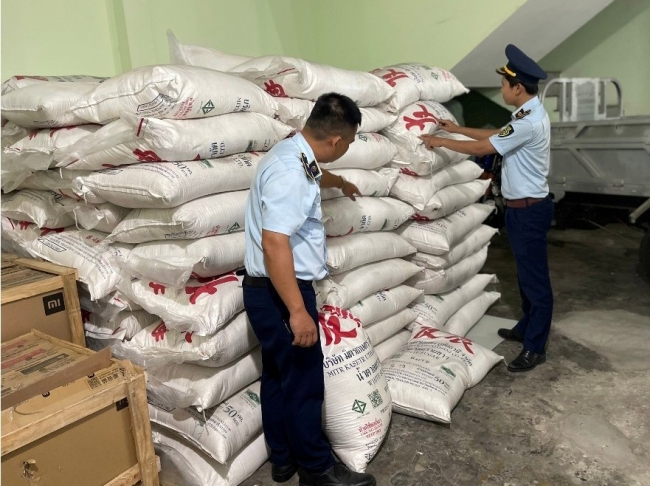 Phú Yên: Bắt giữ, xử lý 15 tấn đường cát có dấu hiệu nhập lậu