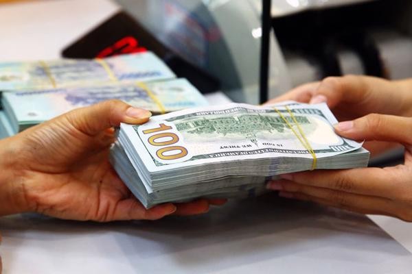 Tỷ giá hôm nay (19/10): USD trung tâm tiếp đà tăng 26 đồng, Vietcombank tăng 110 đồng