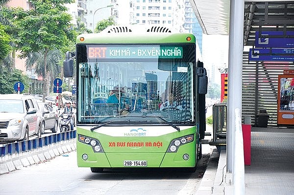Hà Nội thí điểm mô hình xe điện 2 bánh kết nối buýt BRT cho khách