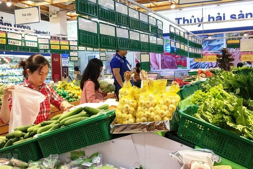 Một góc hàng bình ổn thị trường tại siêu thị Coop mart. Ảnh Việt Dũng