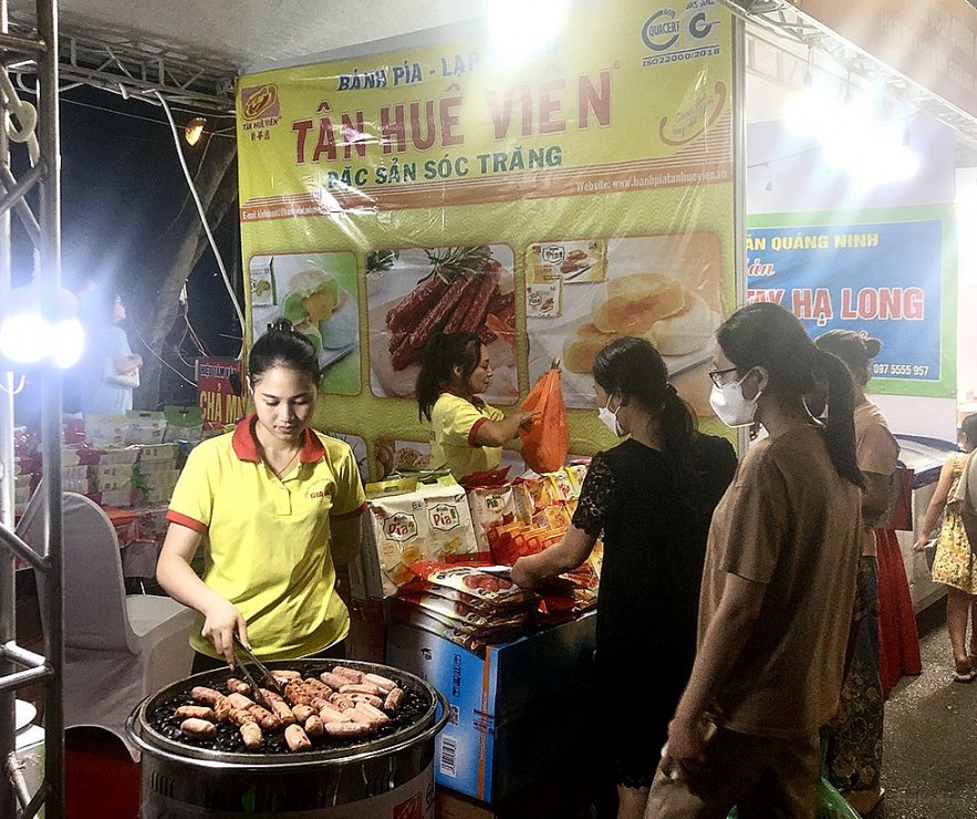 Lễ hội “Tự hào hàng Việt Nam”, “Tinh hoa hàng Việt Nam” trên phố đi bộ Hồ Gươm Lễ hội “Tự hào hàng Việt Nam”, “Tinh hoa hàng Việt Nam” trên phố đi bộ Hồ Gươm
