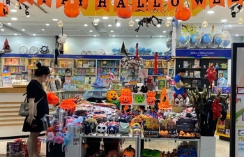 Hà Nội: Thị trường đồ trang trí sôi động trước dịp lễ Halloween