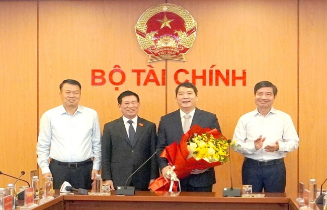 Trao quyết định bổ nhiệm Thứ trưởng Bộ Tài chính cho ông Cao Anh Tuấn