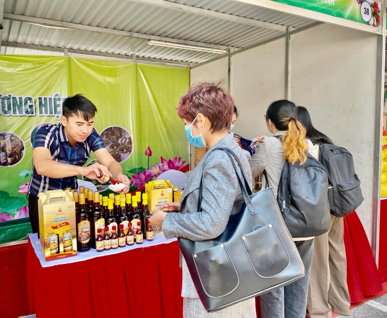 Khai mạc Tuần lễ nông sản, sản phẩm OCOP tiêu biểu của Hà Tĩnh tại Hà Nội