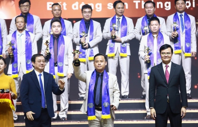 CEO Thắng Lợi Group nhận giải thưởng Sao Đỏ năm 2022