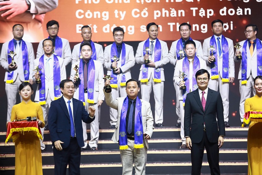 CEO Thắng Lợi Group nhận giải thưởng Sao Đỏ năm 2022 CEO Thắng Lợi Group nhận giải thưởng Sao Đỏ năm 2022