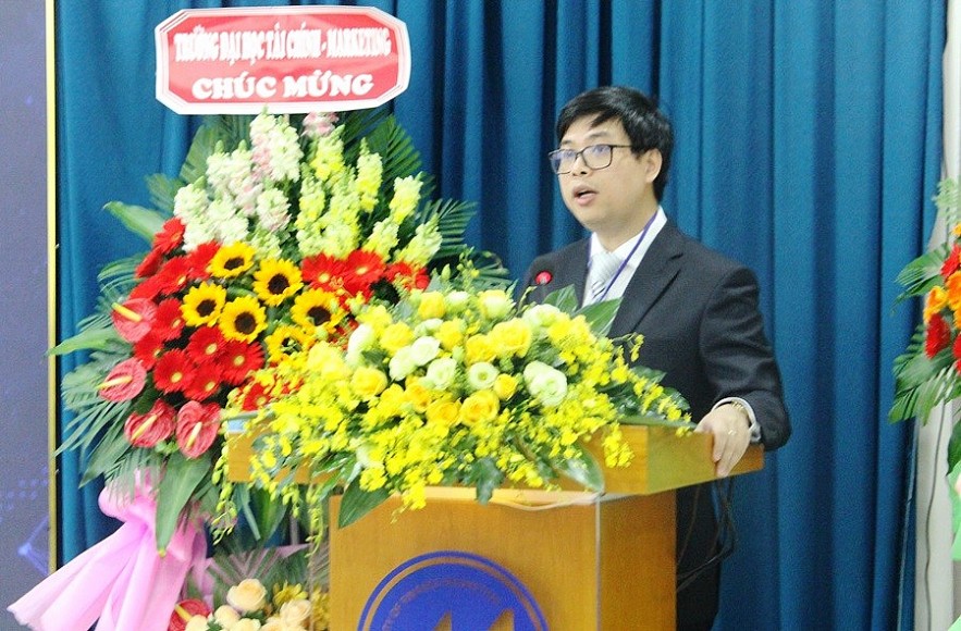 PGS.TS Phạm Tiến Đạt - Hiệu trưởng Trường Đại học Tài chính - Marketing phát biểu tại hội thảo. Ảnh Đỗ Doãn