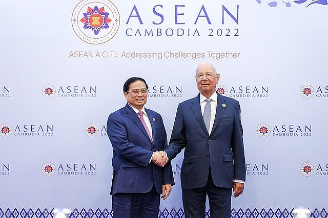 Hội nghị Cấp cao ASEAN: Thủ tướng tiếp Chủ tịch điều hành Diễn đàn Kinh tế thế giới