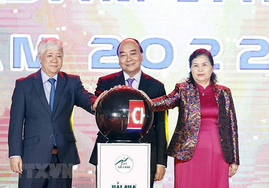 Chủ tịch nước Nguyễn Xuân Phúc dự khai mạc Hội chợ sâm Lai Châu 2022