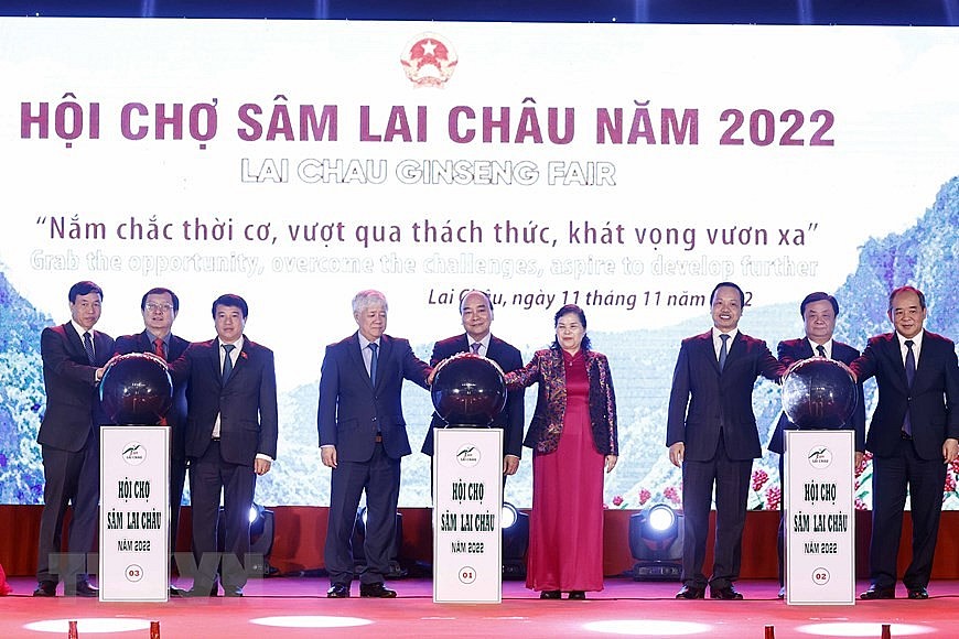 Chủ tịch nước Nguyễn Xuân Phúc dự khai mạc Hội chợ sâm Lai Châu 2022