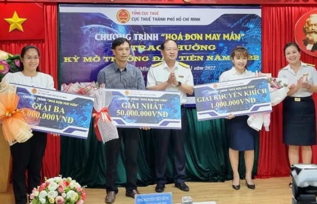 TP. Hồ Chí Minh: Trao thưởng đợt đầu tiên chương trình ‘‘Hóa đơn may mắn’’