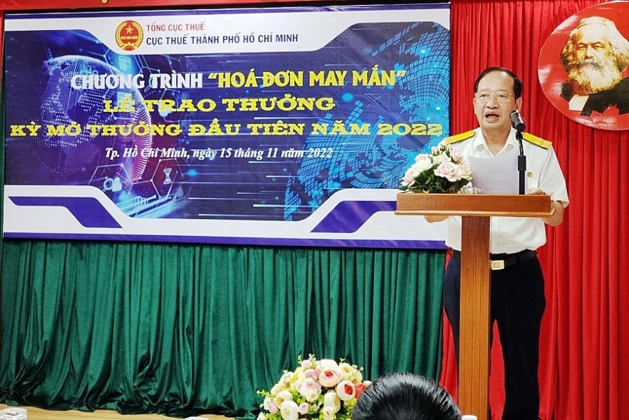 Ông Nguyễn Tiến Dũng - Phó Cục trưởng Cục Thuế TP. Hồ Chí Minh phát biểu tại buổi trao thưởng Hóa đơn may mắn. Ảnh Đỗ Doãn