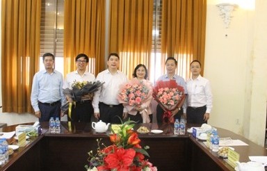 Thứ trưởng Bộ Tài chính Cao Anh Tuấn làm việc với Đại học Tài chính - Marketing và chúc mừng nhân ngày 20/11