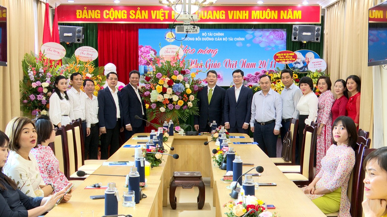 Lãnh đạo Bộ Tài chính chúc mừng Ngày Nhà giáo Việt Nam Lãnh đạo Bộ Tài chính chúc mừng thầy, cô giáo Trường Bồi dưỡng cán bộ tài chính