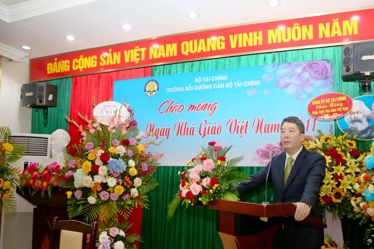 Lãnh đạo Bộ Tài chính chúc mừng Ngày Nhà giáo Việt Nam Lãnh đạo Bộ Tài chính chúc mừng thầy, cô giáo Trường Bồi dưỡng cán bộ tài chính