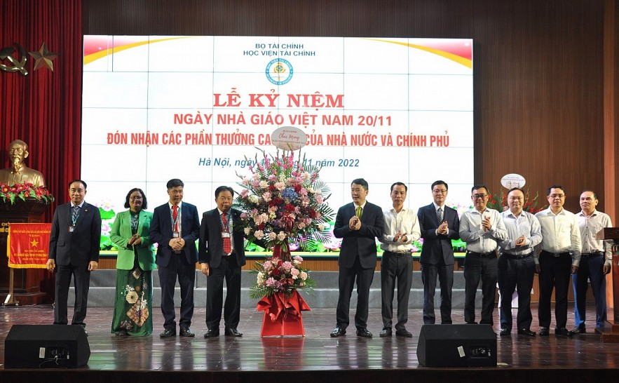 Học viện Tài chính kỷ niệm ngày Nhà giáo Việt Nam và đón nhận các phần thưởng cao quý