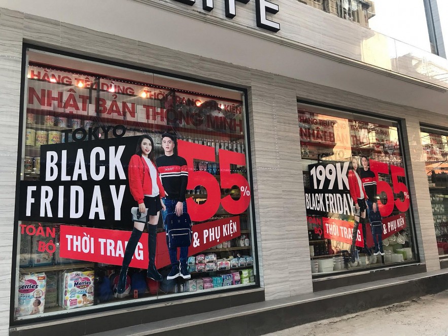 Hà Nội: Nhiều hàng hóa giảm giá từ 30 - 80% trong dịp Black Friday 2022