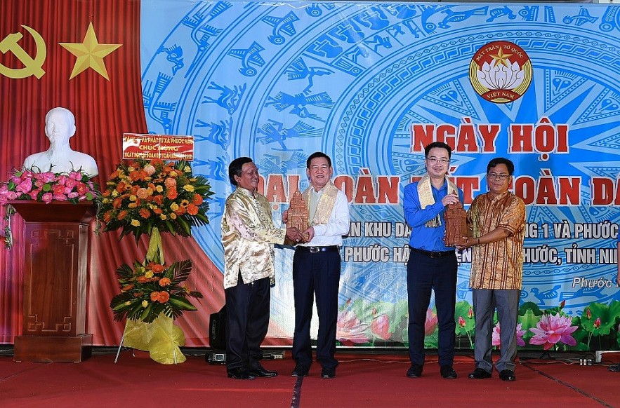 Bộ trưởng Hồ Đức Phớc dự Ngày hội Đại đoàn kết tại tỉnh Ninh Thuận