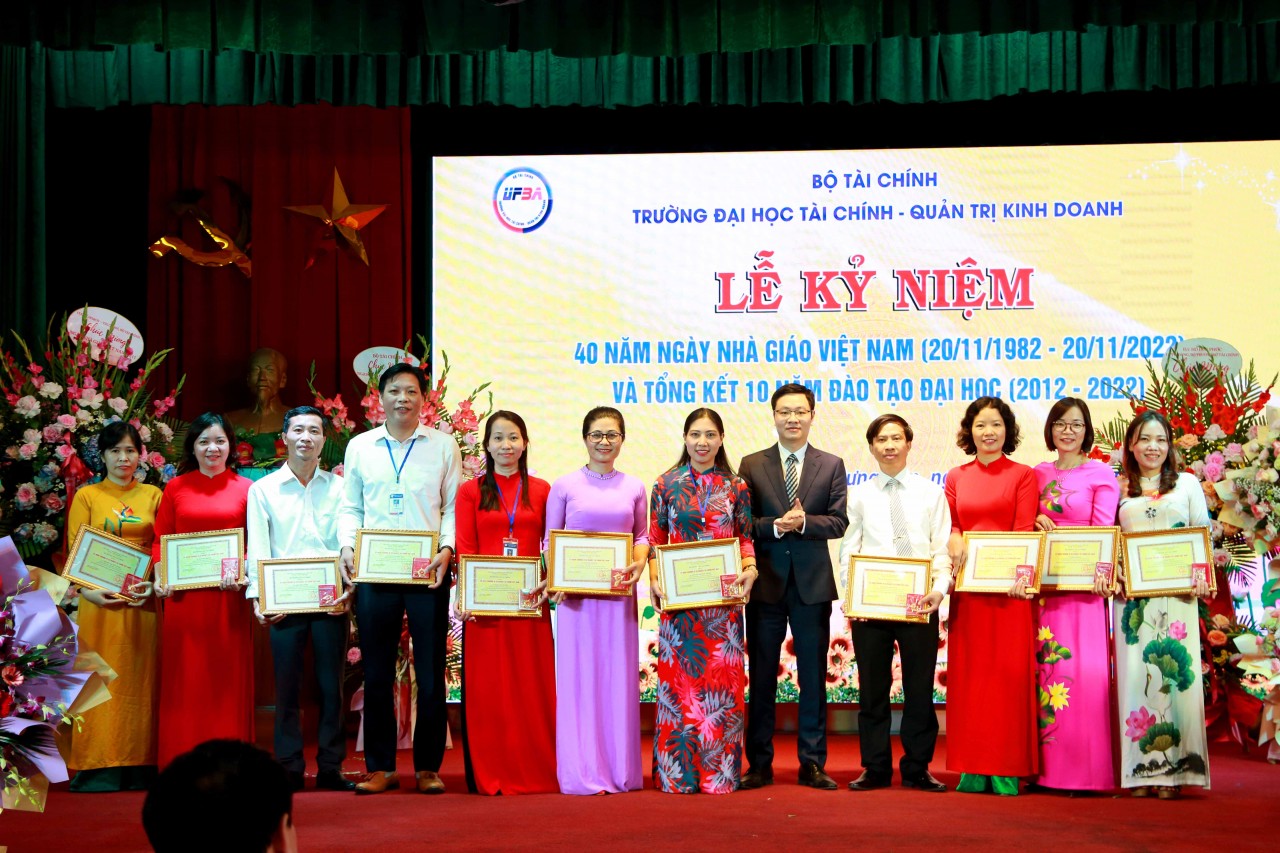 Trường Đại học tài chính - quản trị kinh doanh kỷ niệm 40 năm ngày Nhà giáo Việt Nam