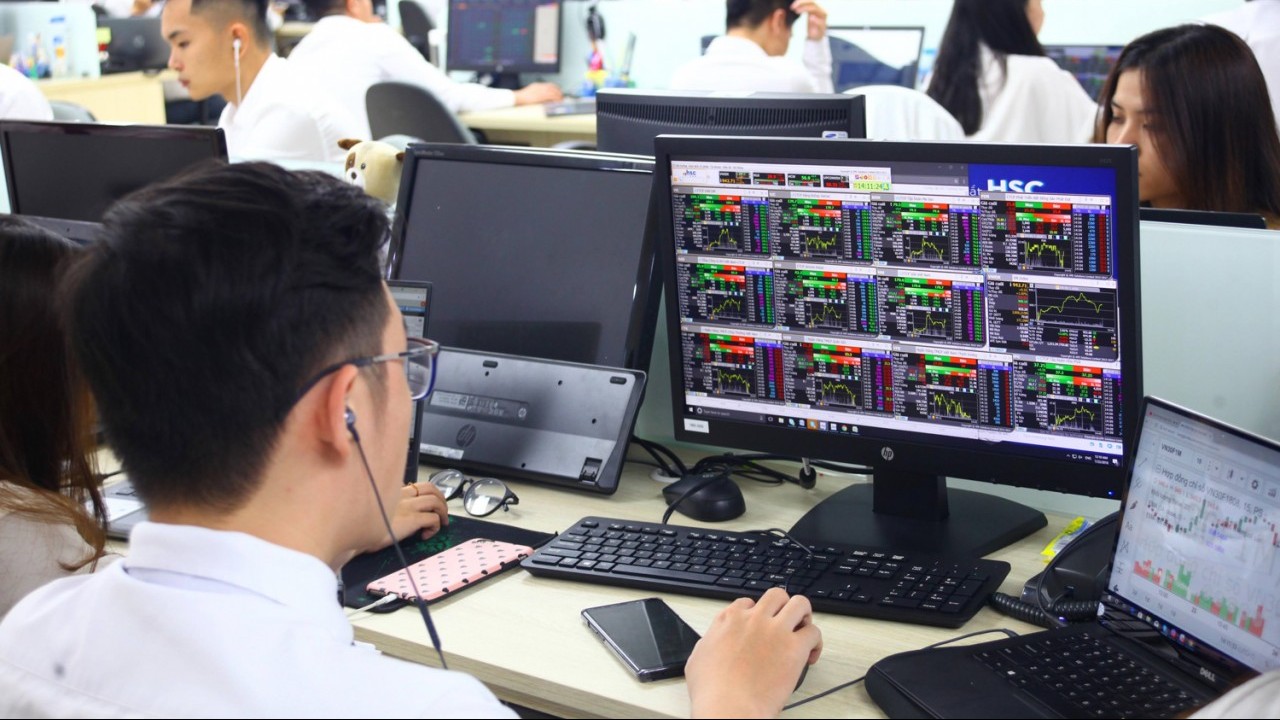 Chứng khoán tuần qua: Thanh khoản sôi động, VN-Index tiếp đà tăng điểm