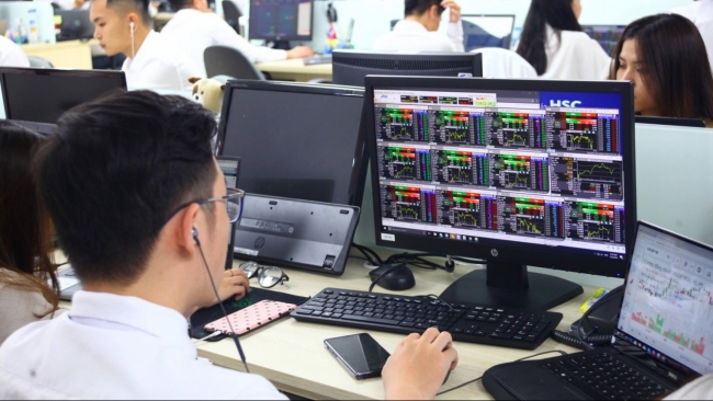 Chứng khoán tuần qua: Thanh khoản sôi động, VN-Index tiếp đà tăng điểm