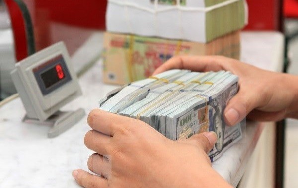 Tỷ giá hôm nay (22/11): Tỷ giá trung tâm giữ nguyên, Vietcombank co hẹp khoảng cách mua bán