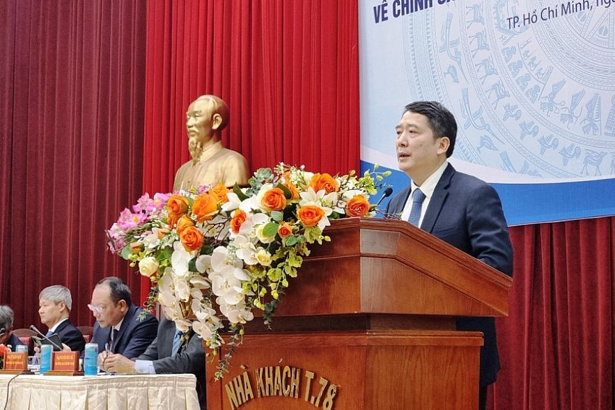 Thứ trưởng Bộ Tài chính Cao Anh Tuấn phát biểu tại hội nghị. Ảnh Đỗ Doãn