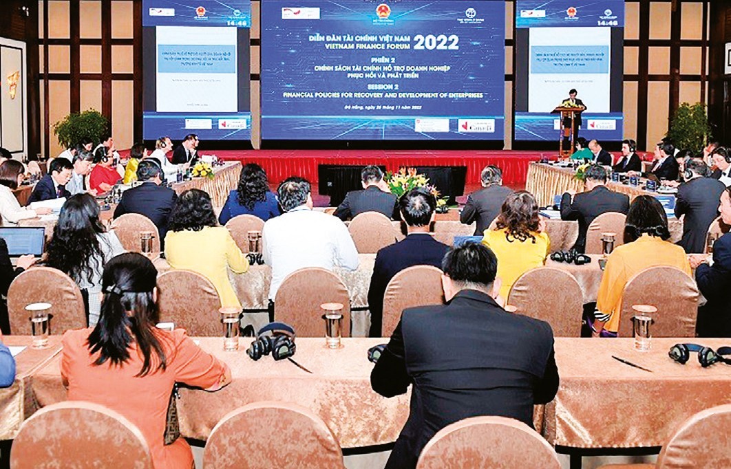 Vẫn phải dựa vào chính sách tài khóa để kinh tế bứt lên