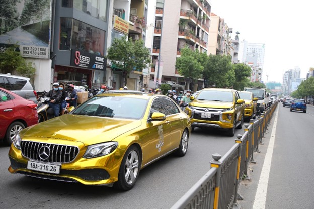 Xe chở “vàng” thực sự ấn tượng trên đường phố Sài Gòn
