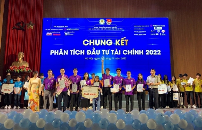 Đội The Invincible xuất sắc trở thành Quán quân phân tích đầu tư tài chính 2022
