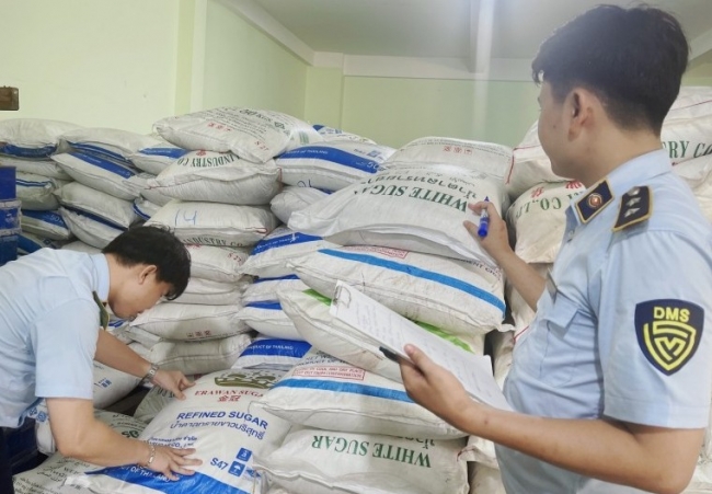 Phú Yên: Tạm giữ 35 tấn đường cát không có nhãn phụ bằng tiếng Việt