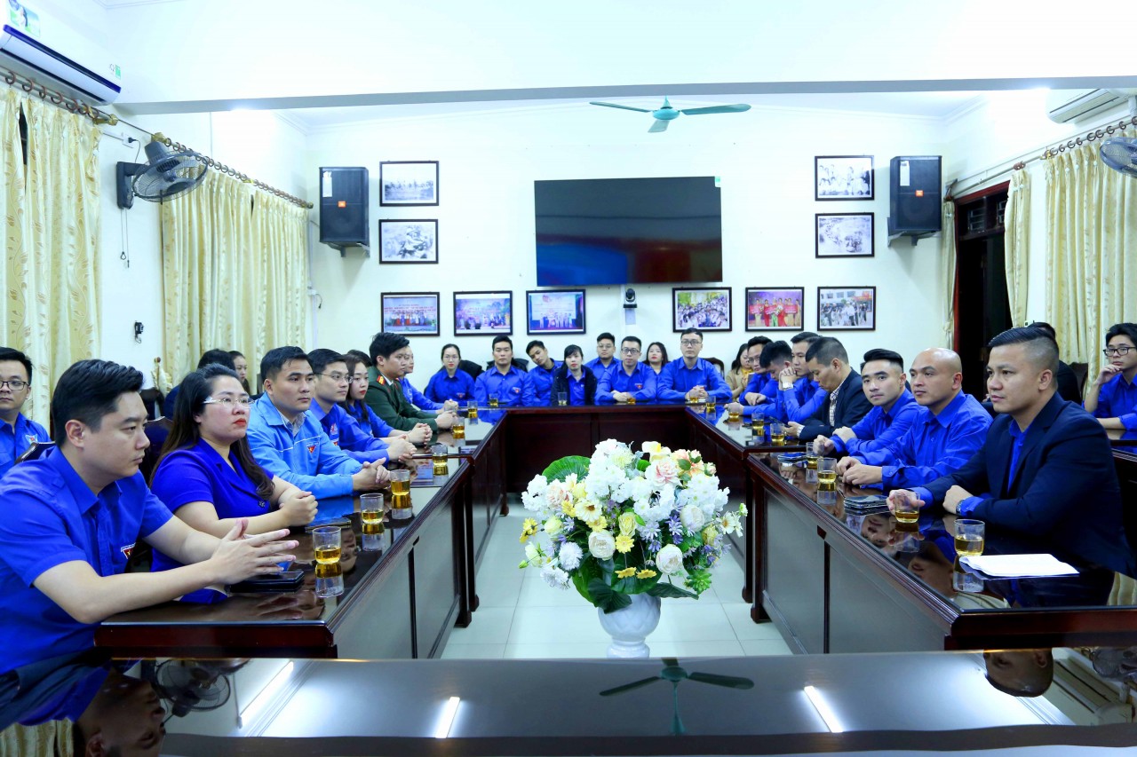 Đoàn Thanh niên Bộ Tài chính hỗ trợ xây dựng nhà nhân ái và trao quà cho học sinh vùng lũ Đoàn Thanh niên Bộ Tài chính hỗ trợ xây dựng nhà nhân ái và trao quà cho học sinh vùng lũ