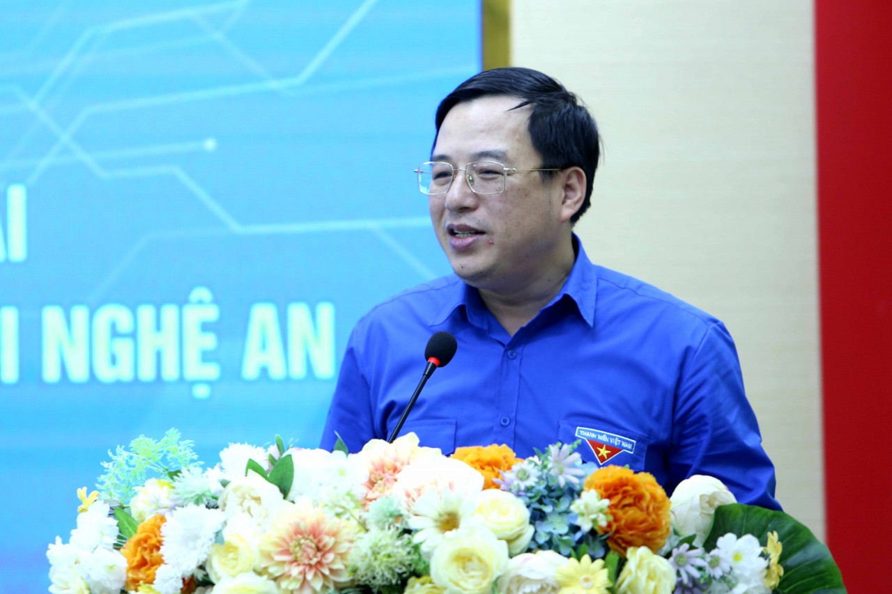 Đoàn Thanh niên Bộ Tài chính hỗ trợ xây dựng nhà nhân ái và trao quà cho học sinh vùng lũ Đoàn Thanh niên Bộ Tài chính hỗ trợ xây dựng nhà nhân ái và trao quà cho học sinh vùng lũ